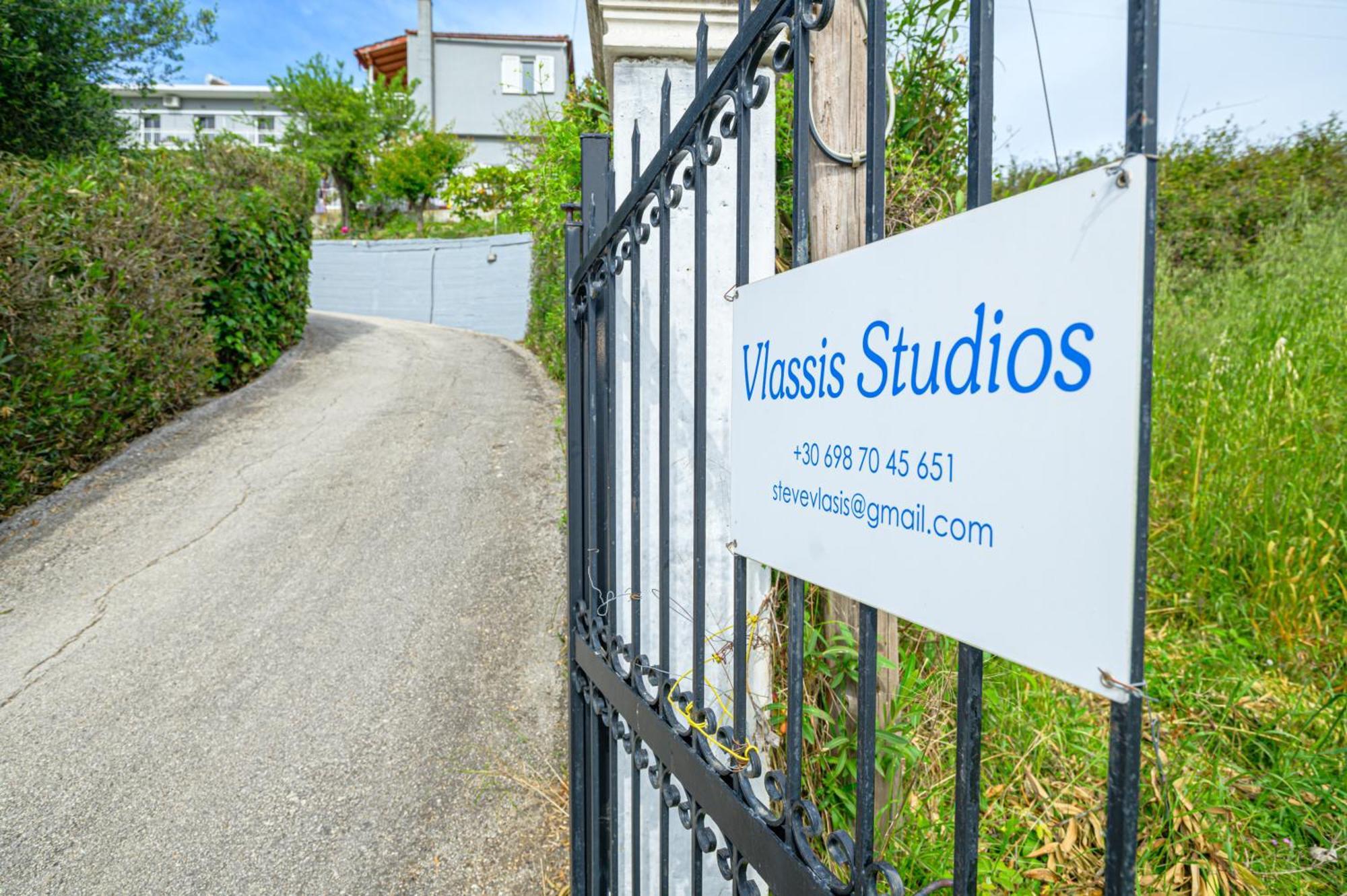 Vlassis Studios Mesongi Luaran gambar